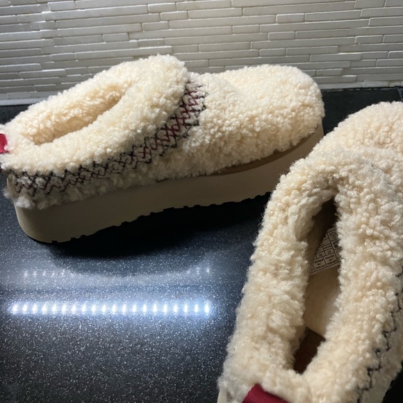 UGG Shoes - UGG Cream Sherpa Tazz Platform Slippers with Red Accent